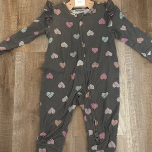 ✨Huggies Charcoal Heart Zip-Front Baby One-Piece